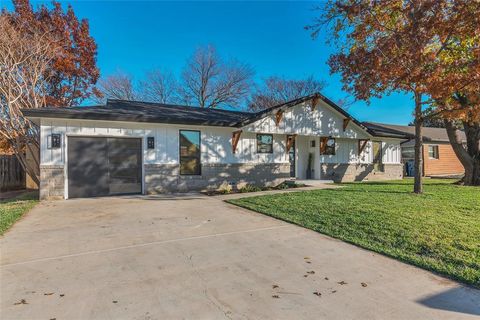 Tiny photo for 1237 Airline Drive, Grapevine, TX 76051 (MLS # 21077040)