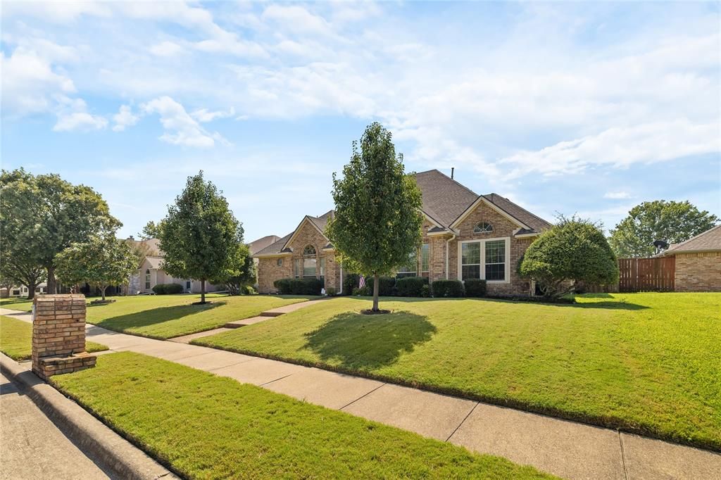 Photo of 820 Foxwood Lane, Wylie, TX 75098 (MLS # 21251533)