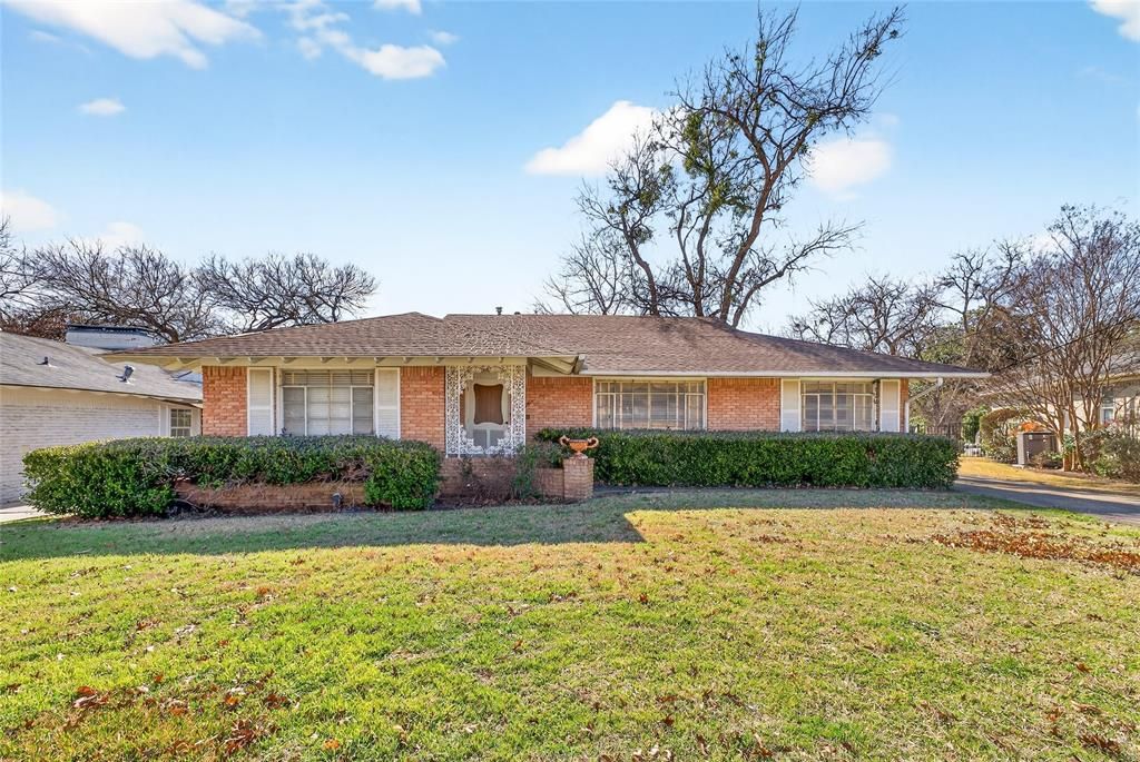 Photo of 6615 Ridgemont Drive, Dallas, TX 75214 (MLS # 21186299)