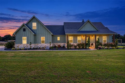 Photo of 100 Kally Way, Weatherford, TX 76085 (MLS # 21419000)