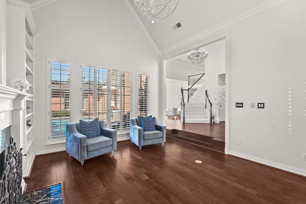 1605 Monument Circle