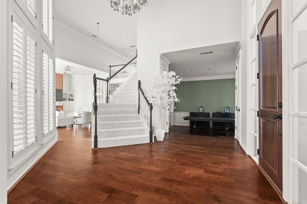 1605 Monument Circle