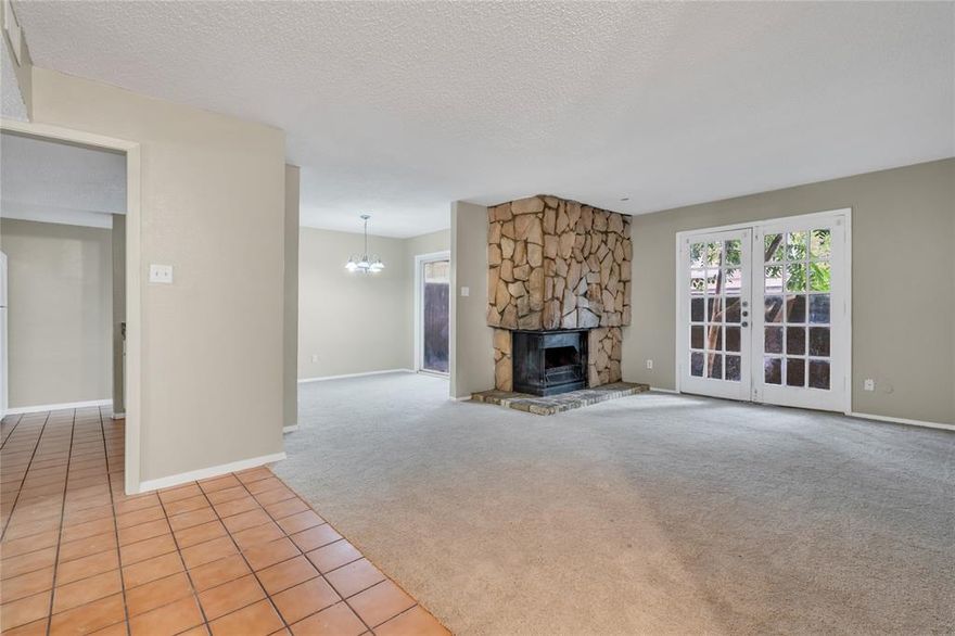 Great ground level, single story condo in gated Park Lane Place! Featuring a spacious 3 bedroom, 2 bath floor plan, this condo has recently added updates such as new carpet and fresh paint throughout. Located in the heart of Vickery Midtown and is close to area shopping, restaurants, Dart station and SOPAC Trail.