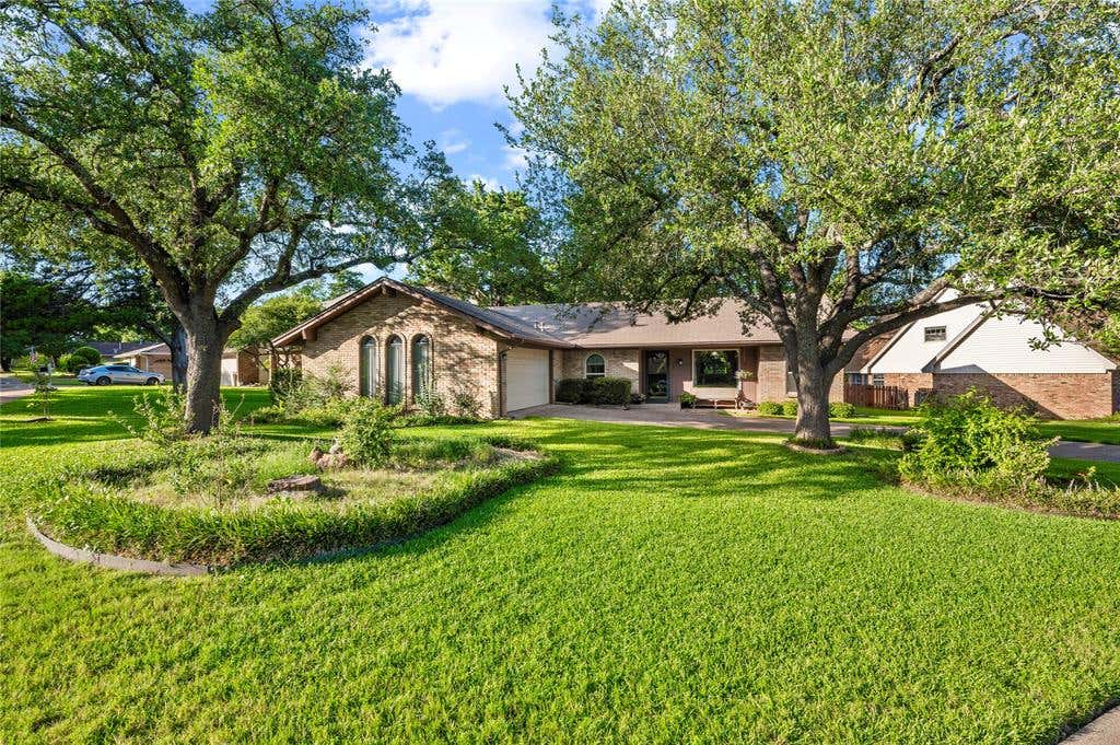 Photo of 903 Middle Run PL, Duncanville, TX 75137 (MLS # 21320099)