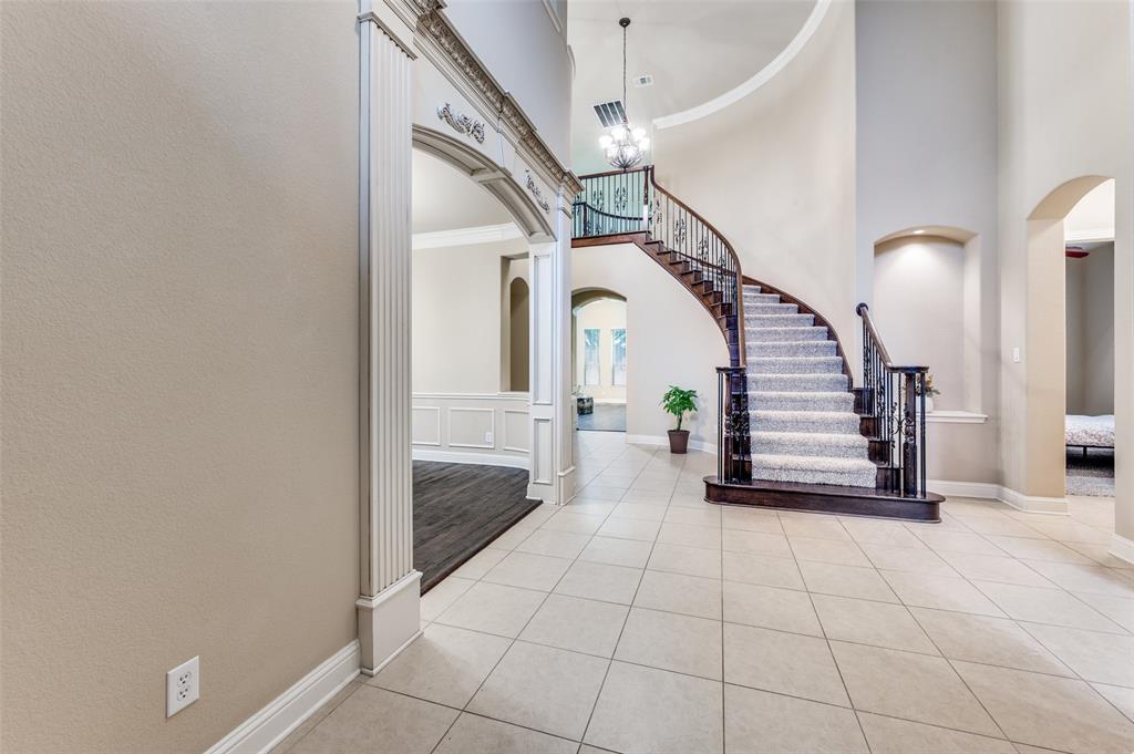 751 Chateaus Drive