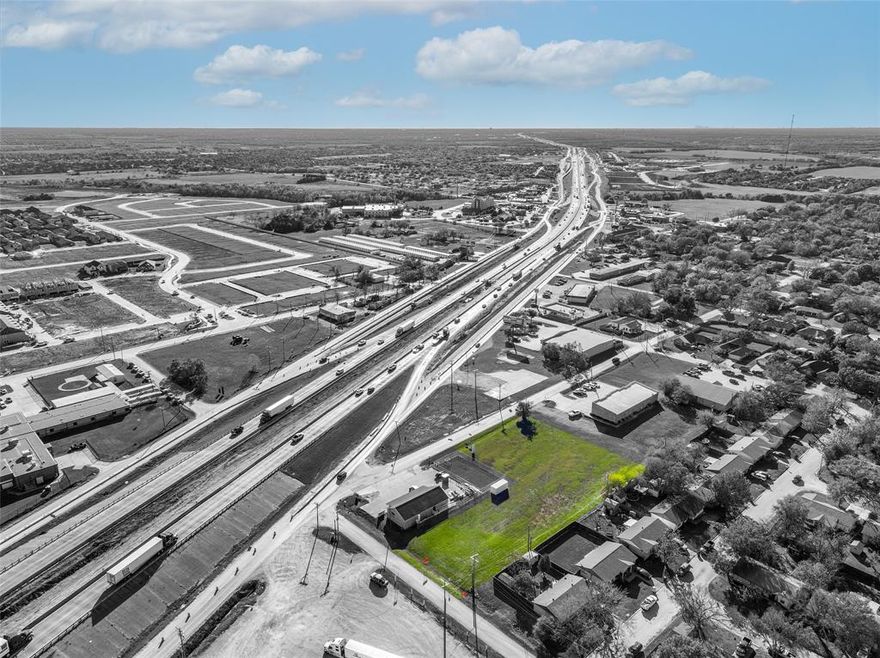 A 0.963-acre tract is available for sale in a prime location just off Interstate 30 and Downtown Royse City. This property offers excellent visibility and easy access, benefiting from high traffic volumes and is surrounded by several major retailers. Zoned C-1, the site offers a variety of investor or owner-user options including retail, office, medical and professional services.  All utilities and city services are available to the site.  A ground lease may also be considered.