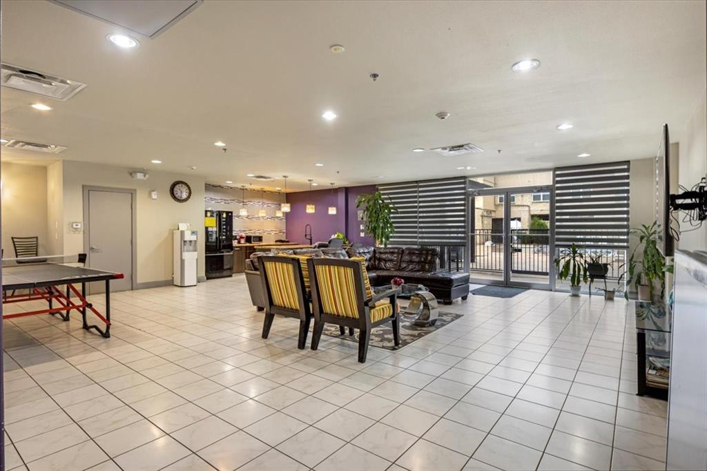 1100 TRINITY MILLS CONDO BLK A LOT 1 ACS 3.93 - Residential Lease