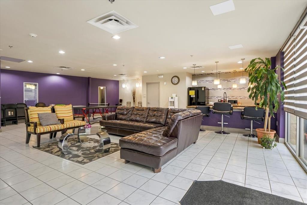 1100 TRINITY MILLS CONDO BLK A LOT 1 ACS 3.93 - Residential Lease