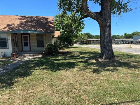 A home in Farmersville