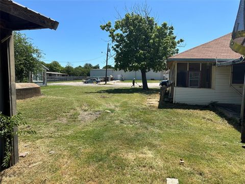 A home in Farmersville