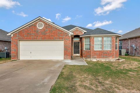 Photo of 6521 Waterhill Lane, Fort Worth, TX 76179 (MLS # 21095046)