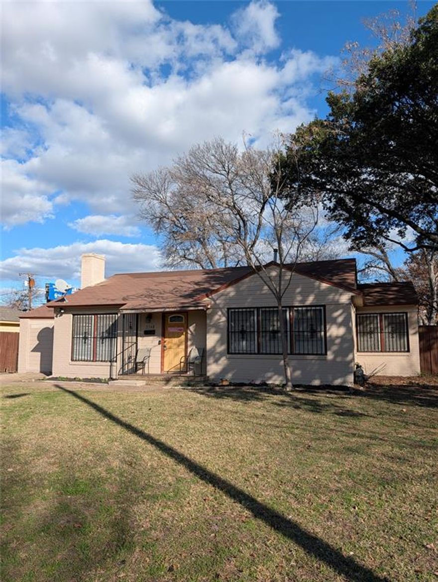 Welcome to this beautiful and charming  home! The interior boasts a fresh coat of neutral color paint, complemented by new flooring. Great location! The property also has a backyard perfect for outdoor entertaining! This home is ready for you to make it your own.