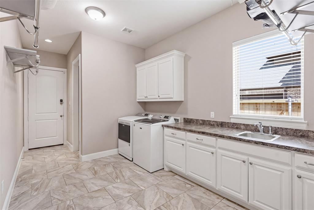 Central Park Keller - Residential