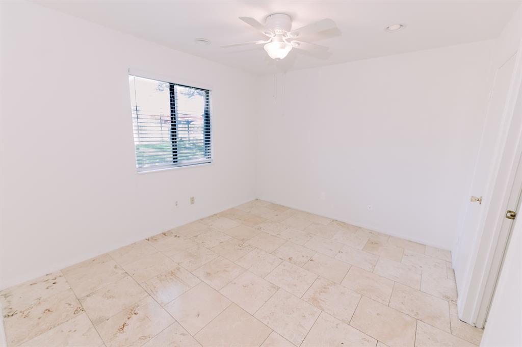 Oaks On The Lane Condo Ph 01 - Residential Lease