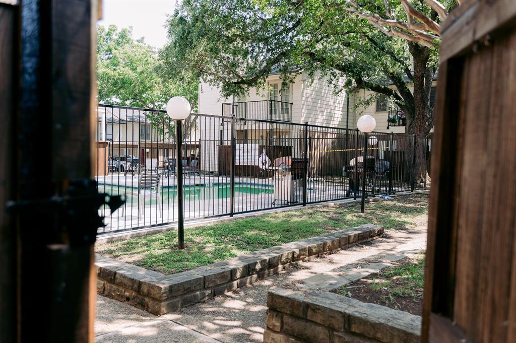 Oaks On The Lane Condo Ph 01 - Residential Lease