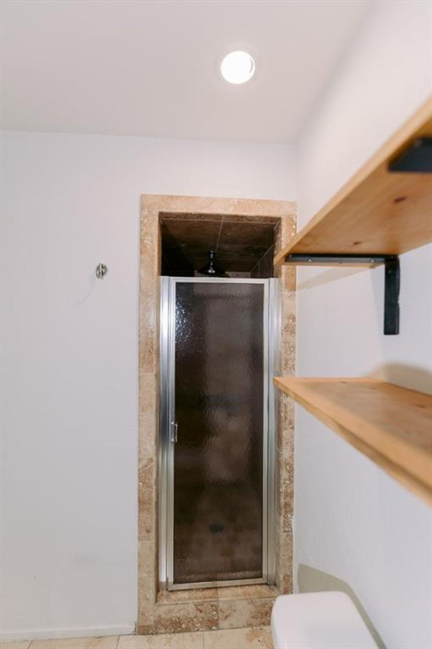 Rare condo 2 bedroom 2 full bath, at Oaks On The Lane Condo Ph1. This unit is on the First floor. Fully equipped with appliances Refrigerator, Washer and Dryer, granite countertop, and updated bathrooms. Convenient location close to White Rock Park,  SMU, Shopping Centers, Restaurants, and freeways.