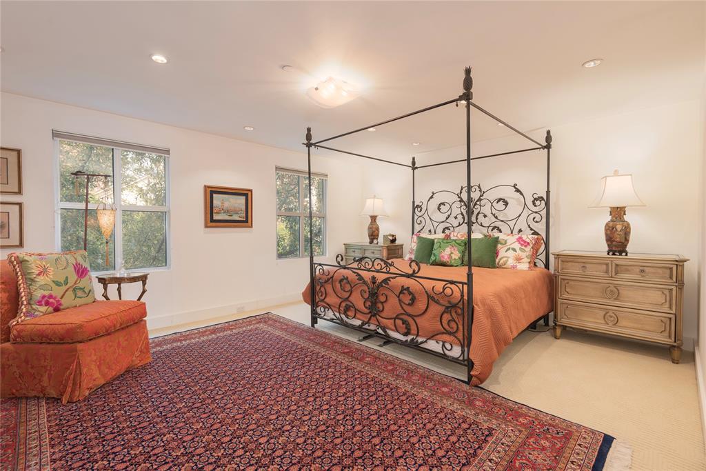 Pecan Plaza - Residential