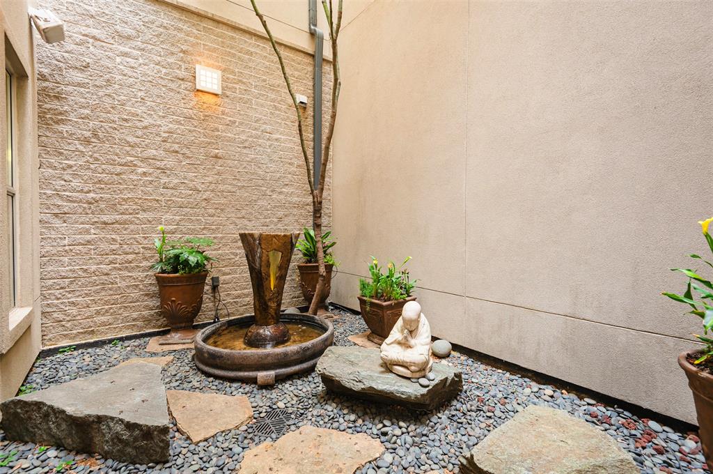 Pecan Plaza - Residential