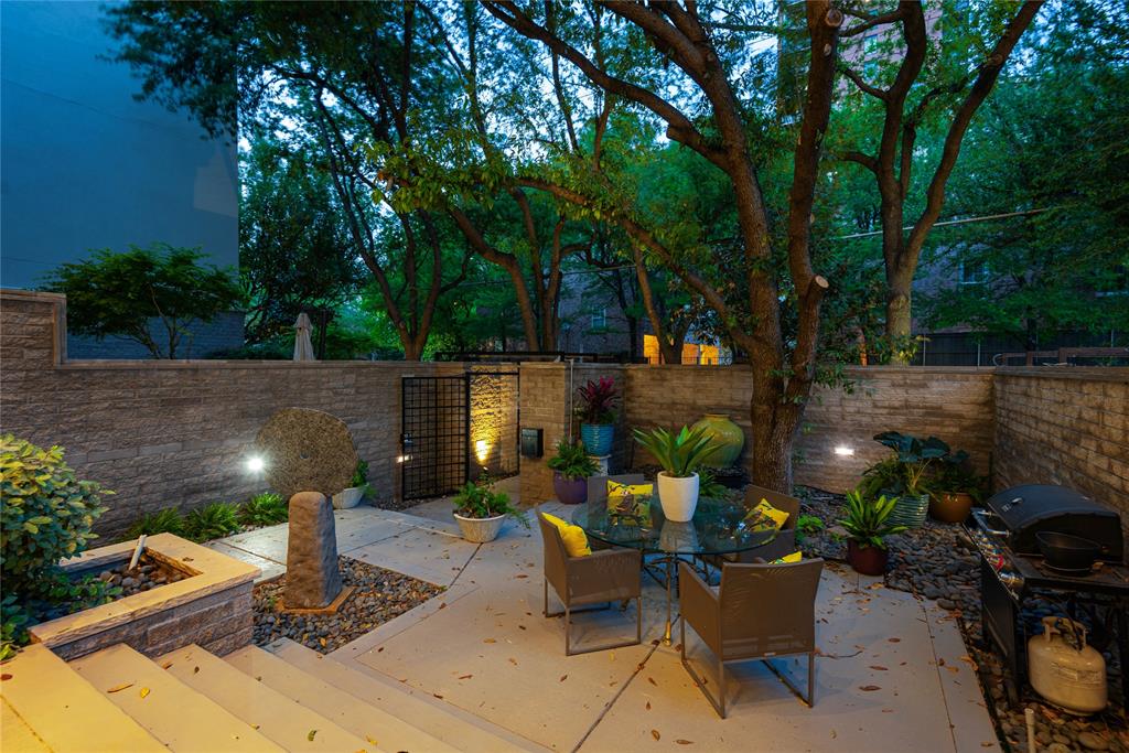 Pecan Plaza - Residential