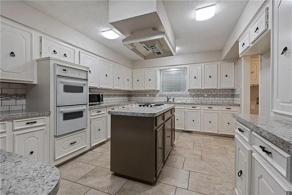 Chantilly Bay - Residential Lease