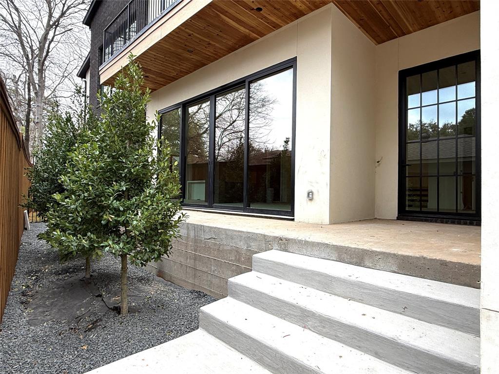 3624 N Fitzhugh Avenue