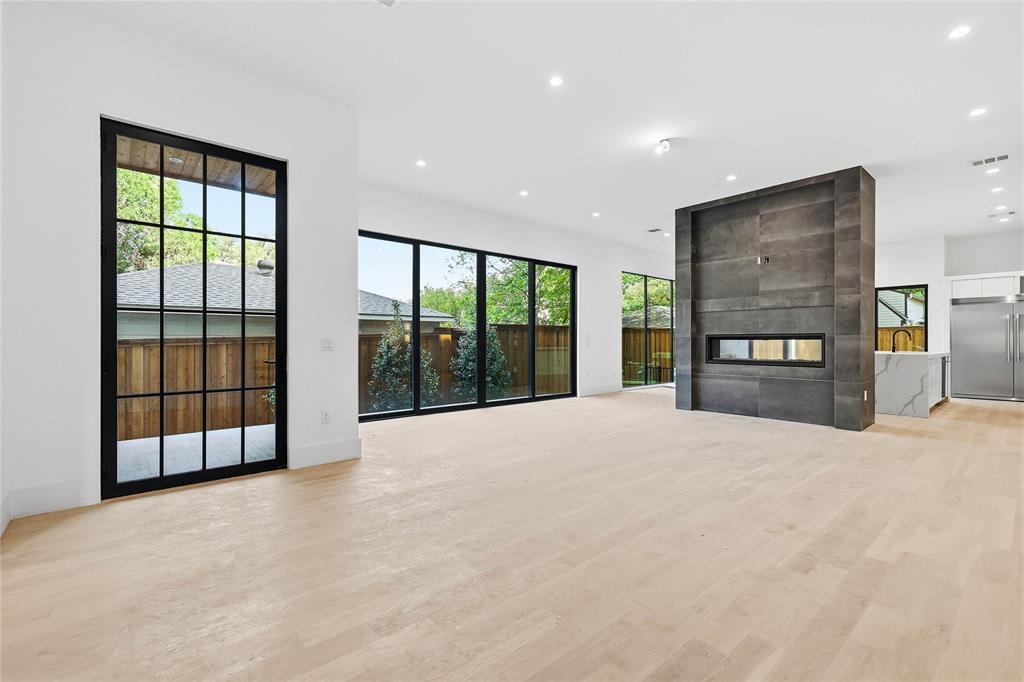 3624 N Fitzhugh Avenue