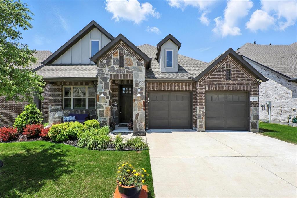 1521 Twistleaf Road