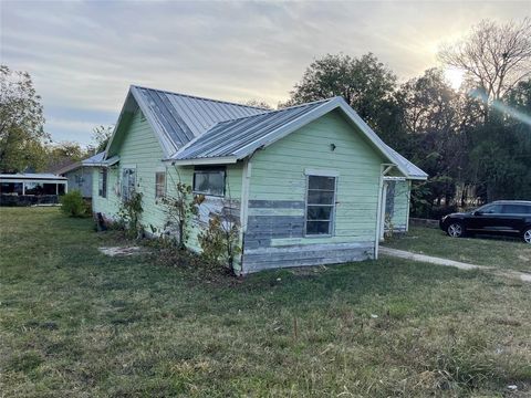 801 W Belknap Street Jacksboro TX 76458