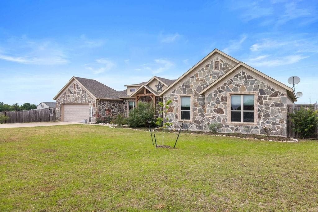 Photo of 300 Delatorre Street, Trenton, TX 75490 (MLS # 21268582)