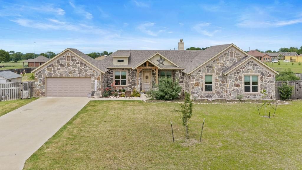Photo of 300 Delatorre Street, Trenton, TX 75490 (MLS # 21268582)