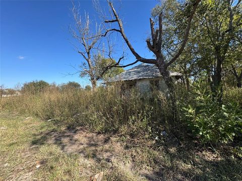 817 S Elm Street Mart TX 76664