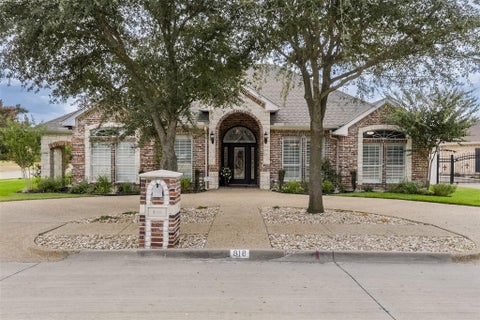 Photo of 818 Amherst Drive, Waxahachie, TX 75165 (MLS # 21384907)