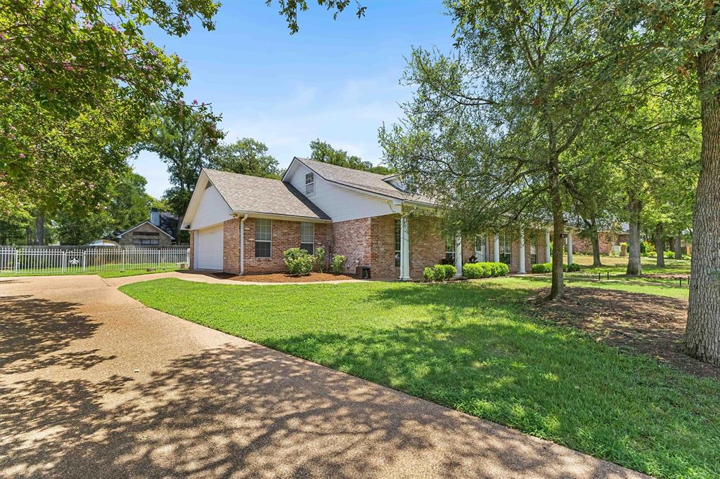 105 Lost Oaks Drive