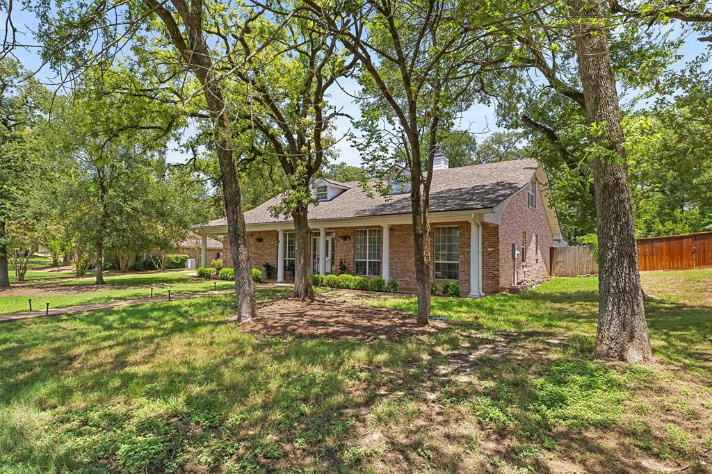 105 Lost Oaks Drive