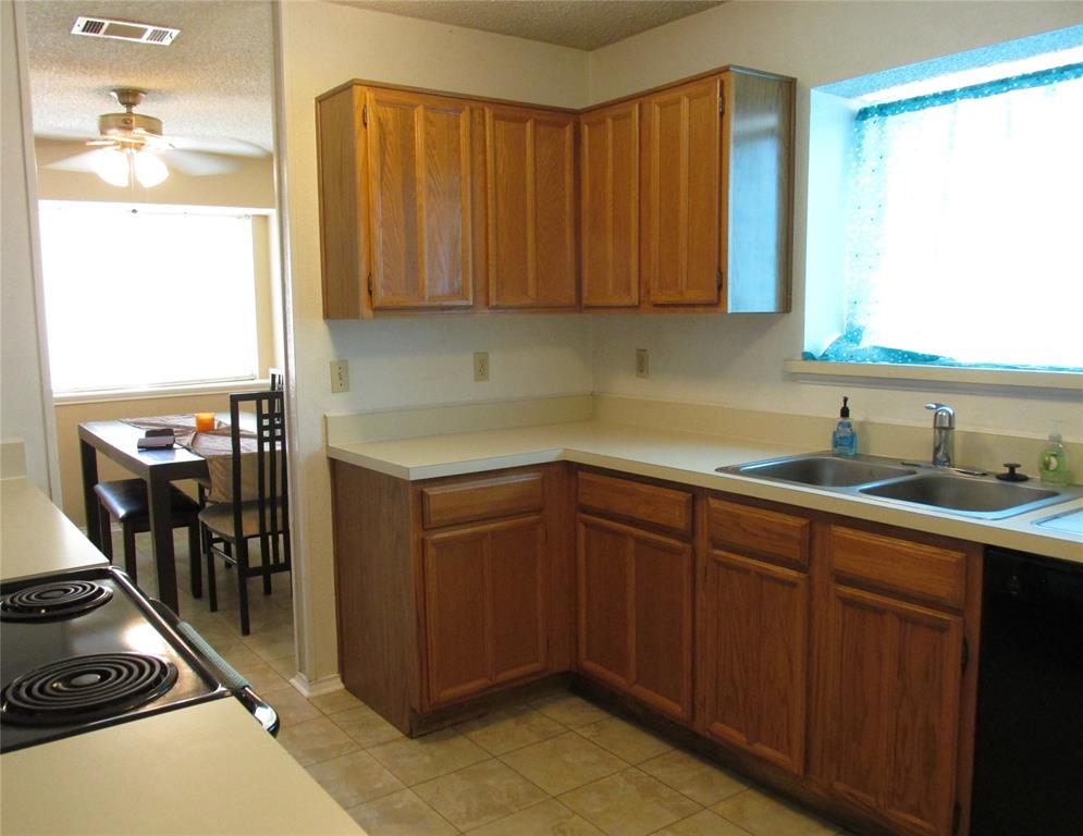 Oak Hollow Grand Prairie - Residential