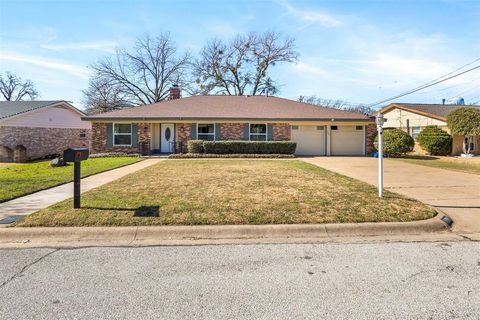 1905 Cimarron Trail Hurst TX 76054