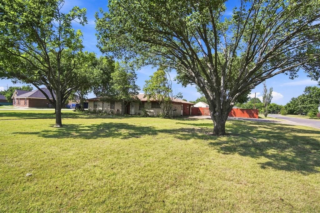 Photo of 300 Pebble Creek Lane, Red Oak, TX 75154 (MLS # 21316982)
