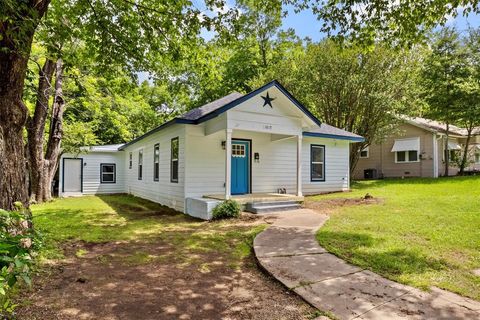 1017 E Washington Street Paris TX 75460