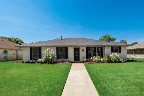Photo of 1514 Northland Street, Carrollton, TX 75006 (MLS # 21214209)
