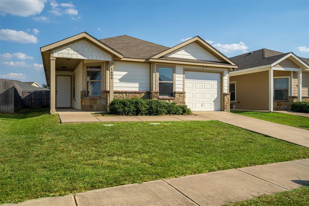 1609 Village Park Trail