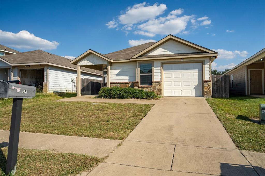 1609 Village Park Trail