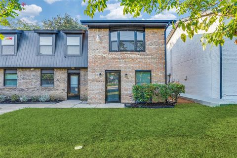Photo of 826 Wildwood Lane, Grapevine, TX 76051 (MLS # 21093141)