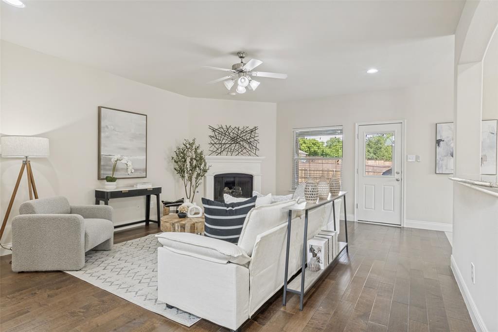 1136 Hidden Lakes Way