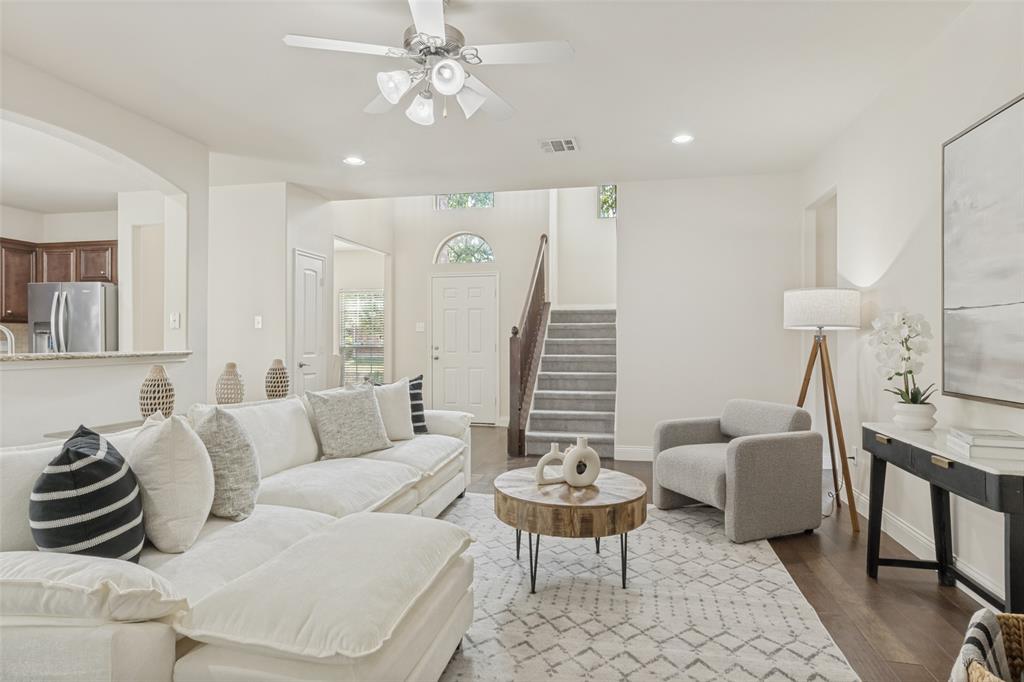 1136 Hidden Lakes Way