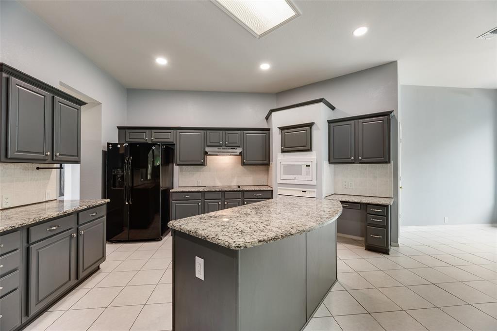828 Abbots Lane