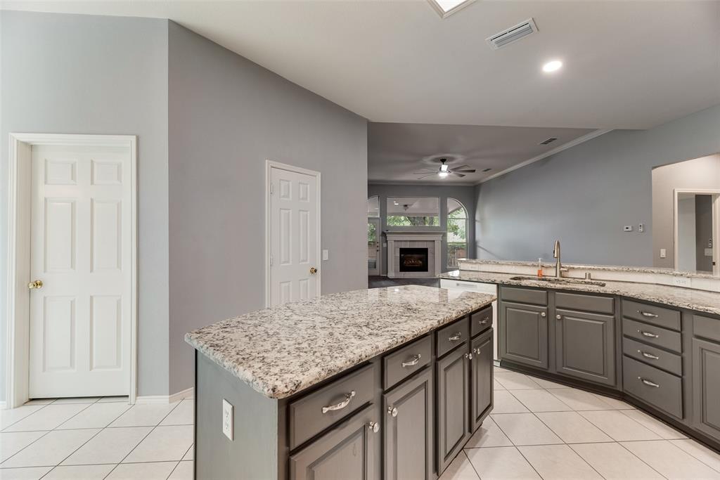 828 Abbots Lane