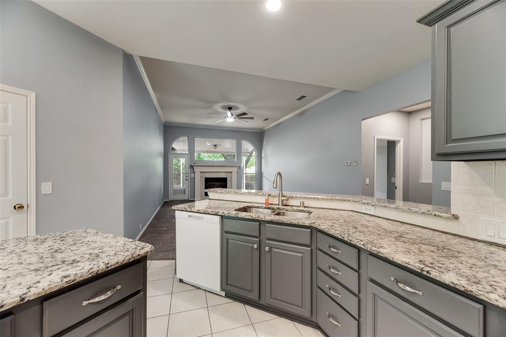 828 Abbots Lane