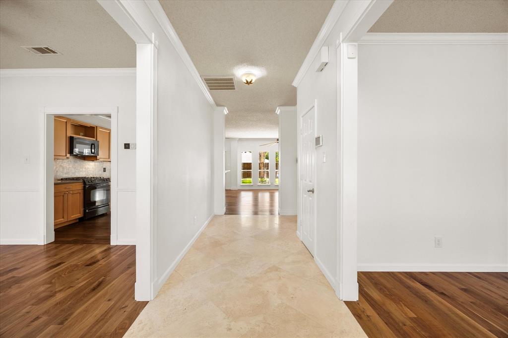 809 Oak Hollow Lane