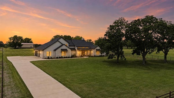 1406 KARA TRL, VAN ALSTYNE, TX 75495 - Image e9a52ac3f72a8871f2e46babeb0bf559/1480794673