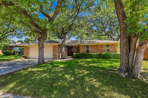 Photo of 2724 Meadow Green, Bedford, TX 76021 (MLS # 21385668)